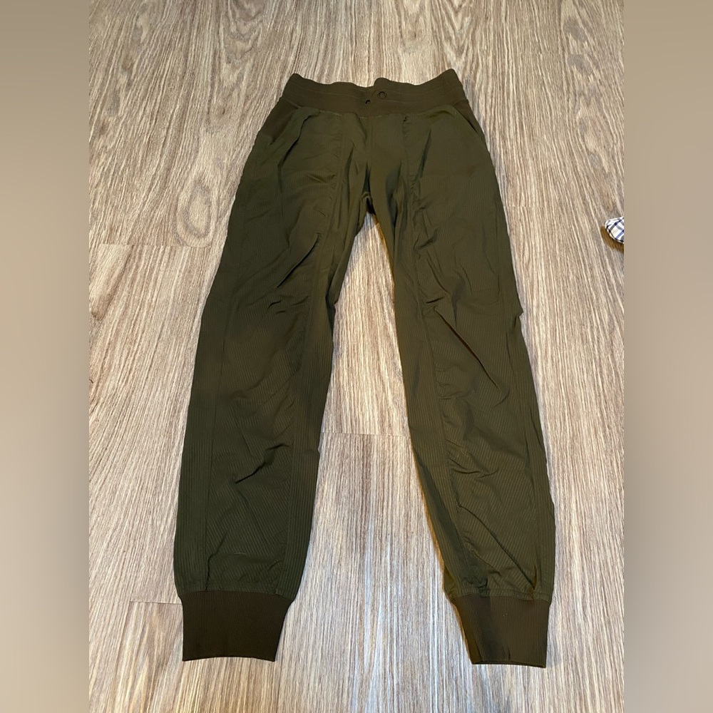 Size 6, lulu lemon studio pant, green